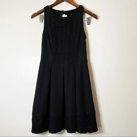 Lace Midi / Mini Dress Black Sleeveless Pleated Open Back Dress Size Small Event - Picture 1 of 13